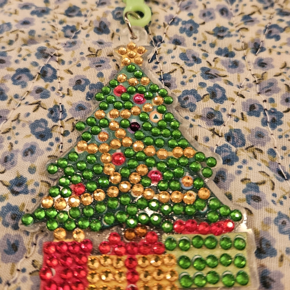 Festive Green and Gold Key Holder